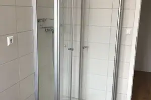 Großzügige 2-Raum-Wohnung mit großem Balkon, amerikanischer Küche und Fahrstuhl nahe Hasselbachplatz – Harnackstr. 3, 39104 Magdeburg – Vorschaubild 10