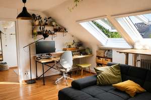 Bezugsfreie, gemütliche 2,5 Zimmer-Dachgeschoß-Whg. zentral an der Haltestelle Hornustraße