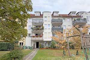 Bezugsfreie 2RW mit sonnigem Balkon, Außenjalousien und TG-Stellplatz