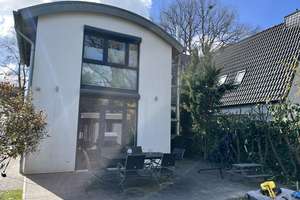 Schönes Familien-Haus mit 7 Zimmern und tollem Garten in Sasel  – Die vollständige Adresse der Immobilie erhältst du vom Anbieter., 22393 Sasel, Hamburg – Vorschaubild 2