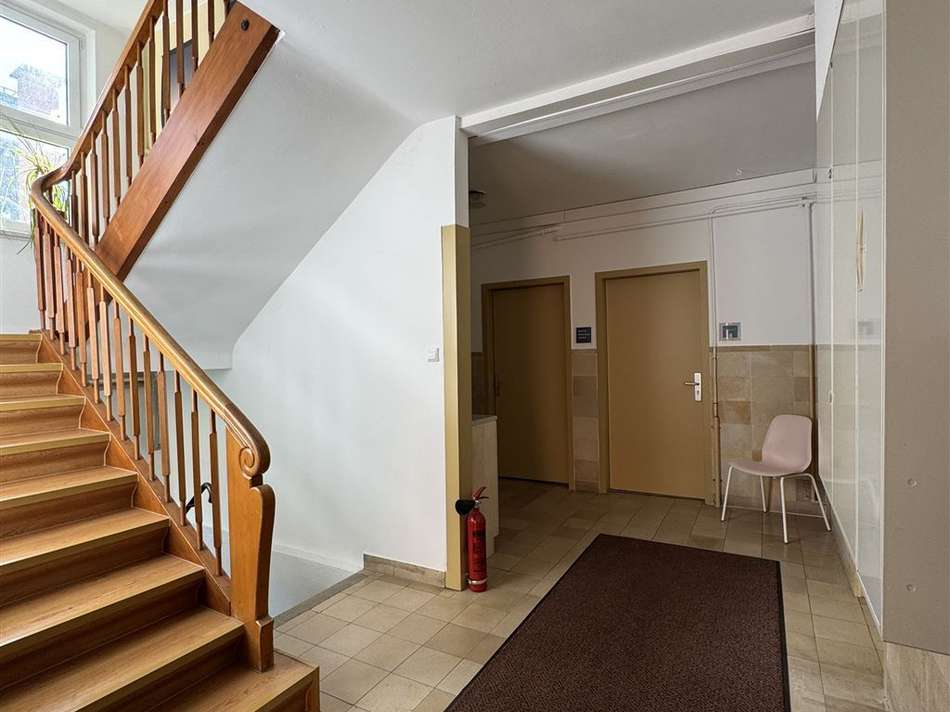 ... der Treppenaufgang zu den