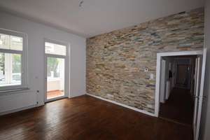 **Große 2 Zi.-Whg. mit Wintergarten und Einbauküche, in Top Lage**