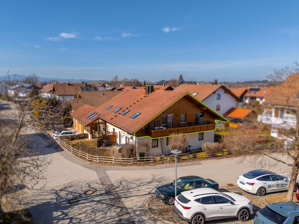 Immobilie in Betzigau - Gemütliche 3-Zimmer-Dachgeschosswohnung mit Kamin, Balkon und Garage in Betzigau - Bild 1