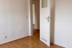 Frisch tapezierte 3-Zimmer Dachgeschosswohnung in Duisburg-Neudorf – Neudorfer Straße 117, 47057 Neudorf-Süd, Duisburg – Vorschaubild 9
