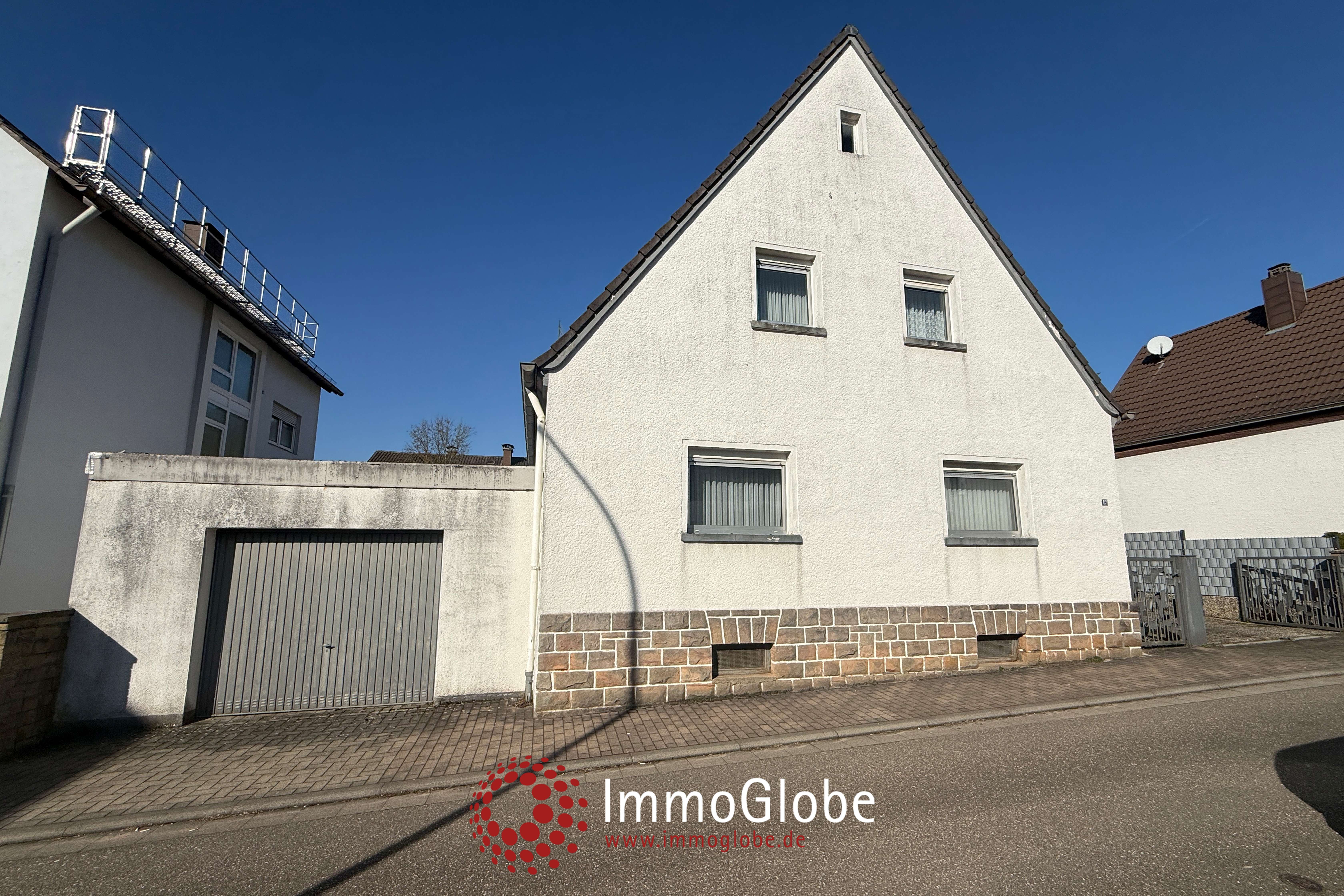 Handwerker Aufgepasst! Sanierungsbedürftiges Ein- bis Zweifamilienhaus in begehrter Lage, Südwestpfalz Kreis – Bild 1