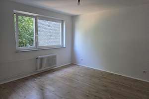 Frisch renovierte familienfreundliche 3-Zimmer-Wohnung mit Balkon – Hasselstraße 112, 42651 Solingen-Mitte, Solingen – Vorschaubild 2