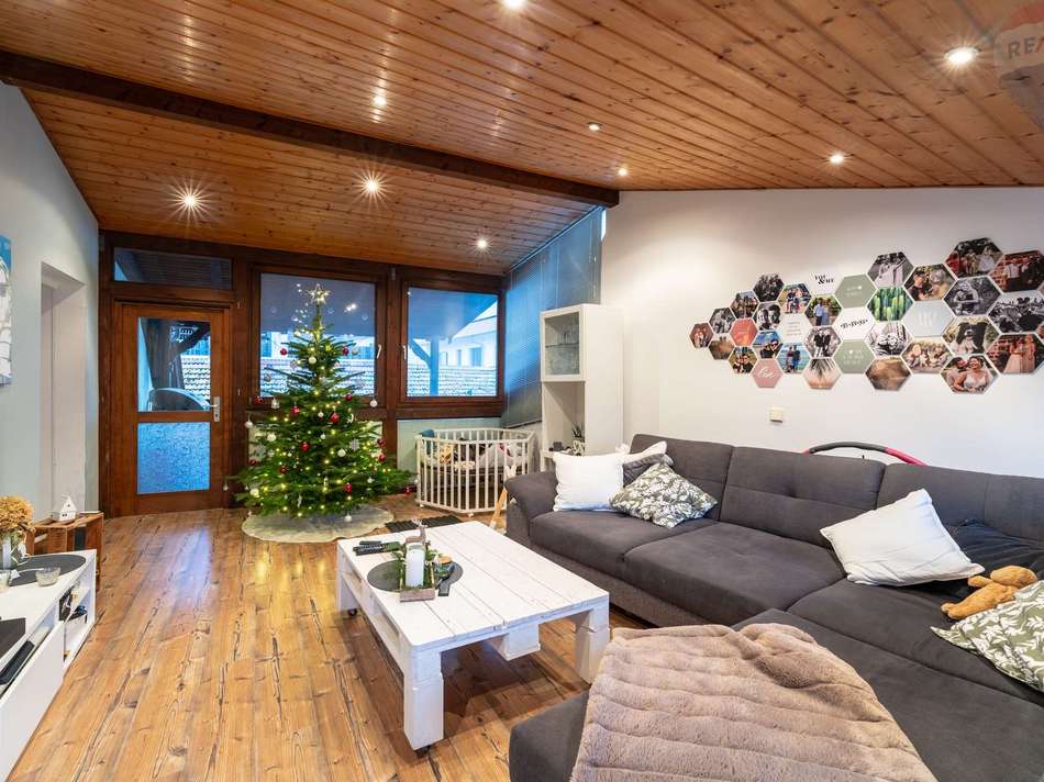 Haus vorne WZ OG 