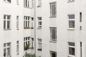 Kreuzberg Investment: Großzügige 4-Zimmer-Altbauwohnung mit Balkon nahe Parks, Cafés und dem Kanal! – Freiligrathstraße 11, 10967 Kreuzberg, Berlin – Vorschaubild 7