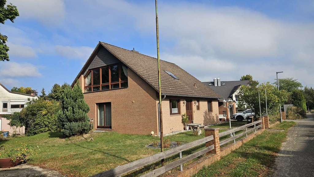 Immobilie in Schwülper - Familienfreundliches EFH mit großem Garten vor den Toren Braunschweigs - Bild 0