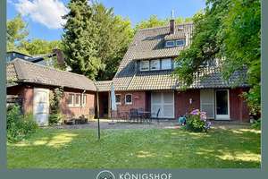 KR-Bockum: Anheimelndes freistehendes Einfamilienhaus + 3 Garagen auf XXL-Grundstück