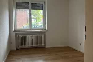 Ansprechende und sanierte 3-Zimmer-Erdgeschosswohnung mit Balkon in Oberhausen – Gustavstr 30, 46049 Oberhausen – Vorschaubild 1