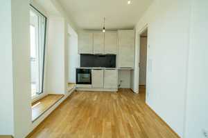 Lichtdurchflutete 2-Zimmer-Wohnung mit umlaufendem Südost-Balkon – Regensburg – Vorschaubild 2