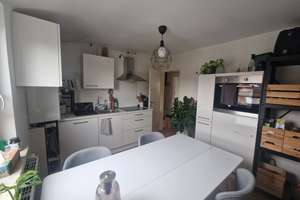 Sehenswerte, sanierte Altbauwohnung im 3.OG!