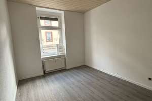 Frisch renovierte 1,5-Zimmer-Wohnung mit 30 m²  und Terrasse in Köln-Mülheim – Berliner Straße 211, 51063 Mülheim (Ortsteil), Köln – Vorschaubild 1