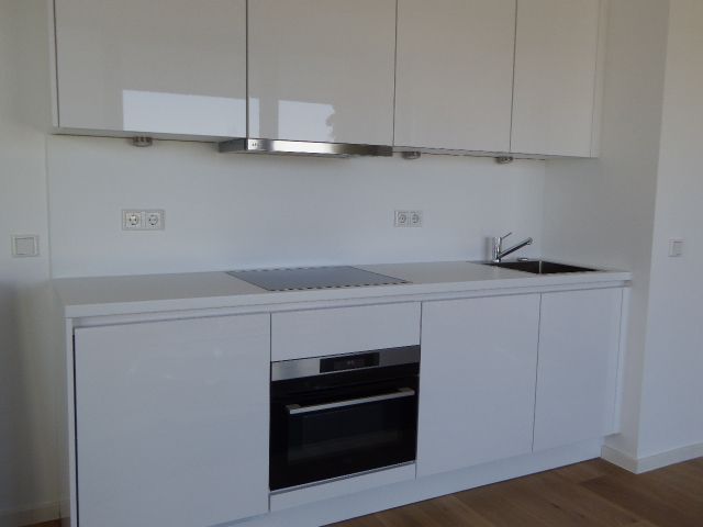 Eden Tower 25 OG. V-E-R-M-I-E-T-E-T... image