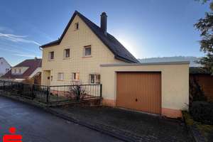 Charmantes Einfamilienhaus mit großer Terrasse und Weitblick in Ernsbach – Die vollständige Adresse der Immobilie erhältst du vom Anbieter., 74670 Forchtenberg – Vorschaubild 1