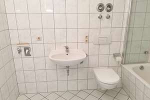 Tolle DG-Whg. mit Balkon, Einbauküche, Designebelag, Bad mir Wanne und Duschaufsatz...... – Charlottenstraße 81, 9126 Gablenz, Chemnitz – Vorschaubild 13