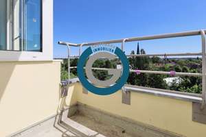 ÜBER DEN DÄCHERN BERLINS - MIT ÜBERDACHTEM BALKON & WEITBLICK - ZUM NEU GESTALTEN