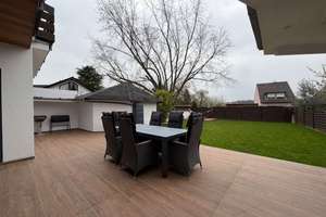 Umfangreich saniert im Erdgeschoß - Familie oder Alterssitz-  ruhig mit ca. 200 m² Gartenidylle