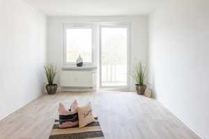Attraktive 3-Raum-Wohnung mit Balkon nahe Parkanlage – Zschopauer Platz 2a, 9126 Chemnitz – Vorschaubild 1