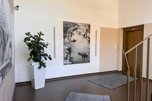 Geräumige 2-Zi-Penthouse-Wohnung mit separater Küche, direkt an der Weser