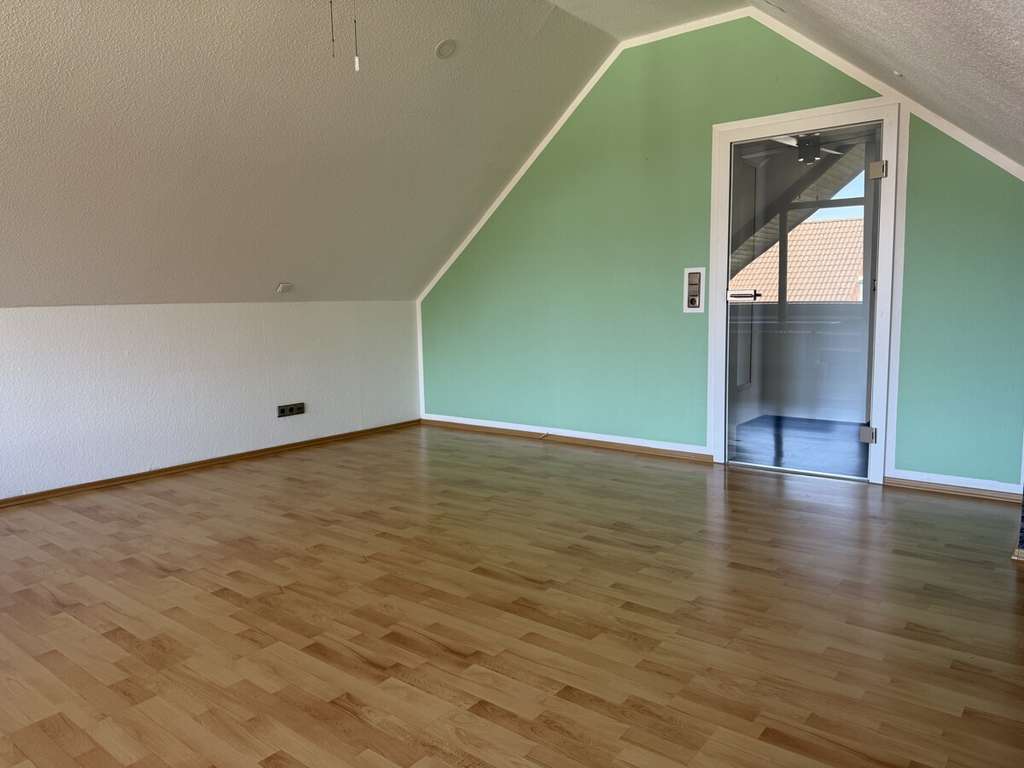 Immobilie in Vellberg - Schöne 3-Zimmer-Wohnung mit Balkon und Einzelgarage - Bild 4