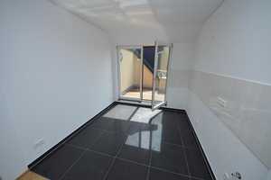Hochwertig sanierte Maisonettewohnung mit Loggia, Fußbodenheizung und Parkettboden! – Beethovenstraße 22, 9130 Chemnitz – Vorschaubild 4