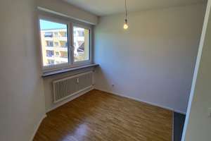 Modernisierte 2-Zimmer-Wohnung mit Loggia in Oberhausen zu vermieten – Eschenhofstr. 45, 86154 Oberhausen-Nord, Augsburg – Vorschaubild 2