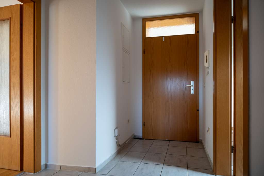 Immobilie in Gemmrigheim - PROVISIONSFREI – 2-Zi.-DG-Wohnung mit Balkon, Carport und EBK - Bild 3