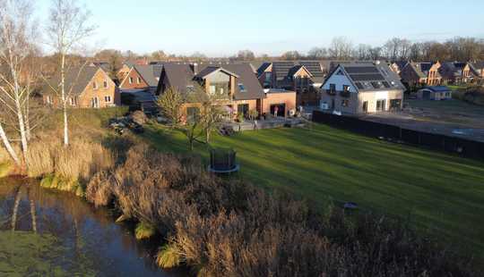 Bild von Neuwertiges Einfamilienhaus mit Seegrundstück in Fünfhausen