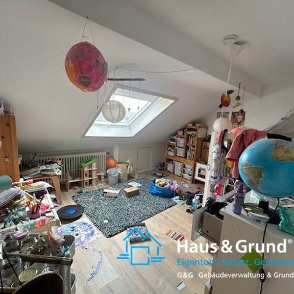 *** Attraktives u. solides Mehrfamilienhaus - mit Garagen - Aachener Innenstadt ***