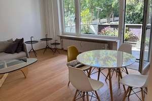 Hochwertig renovierte 2‑Zimmer Wohnung mit großem Balkon