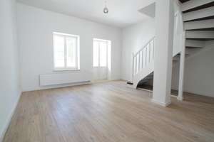 4-Raum Wohnung  - Maisonette mit 2 Balkone, Tageslichtbad (Du+Badewanne), Stellplatz uvm...!
