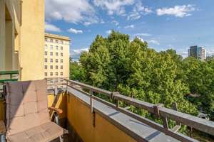 Bezugsfrei: Ruhige Südausrichtung mit Aufzug & Balkon - ein Stück Berliner Geschichte im Denkmal