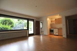 SOUTTERRAINWOHNUNG: SANIERTES BAD, BALKON MIT GARTENBLICK, EINBAUKÜCHE