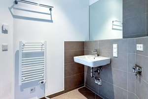 Kompakte Dachgeschosswohnung nah Schloß Charlottenburg - 2,5 Zimmer am Mierendorffplatz – Osnabrücker Straße 27, 10589 Charlottenburg, Berlin – Vorschaubild 13