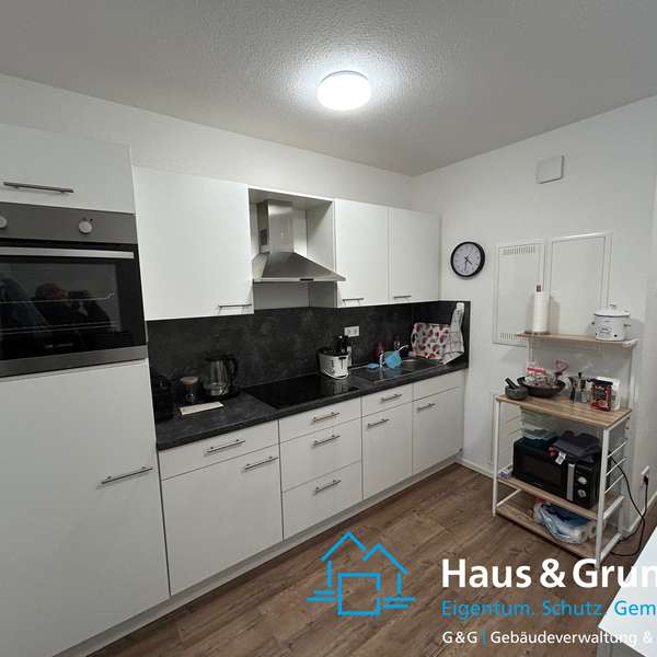 *** charmante, helle 1-Zimmer-Wohnung mit Loggia, Einbauküche in begehrter Lage ***