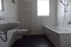 3 Zimmer mit Wannenbad, Abstellkammer und Einbauküche – Rönsahler Str. 16, 14476 Fahrland, Potsdam – Vorschaubild 3