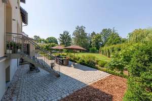Villa in Berlin Kaulsdorf, energetisch saniert auf Park ähnlich gestaltetes großes Grundstück – Die vollständige Adresse der Immobilie erhältst du vom Anbieter., 12621 Kaulsdorf, Berlin – Vorschaubild 2