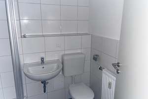 Helle + renovierte 2-Zimmer-Wohnung mit Balkon, guter Schnitt, separate Küche, Duschbad, Aufzug – Kurt-Schumacher-Straße 12, 38102 Viewegsgarten-Bebelhof, Braunschweig – Vorschaubild 8