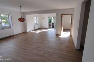 Attraktive 3-Zimmer-Wohnung mit großem Wohnbereich, Balkon & moderner Ausstattung – Herrengasse 24, 91465 Ergersheim – Vorschaubild 1