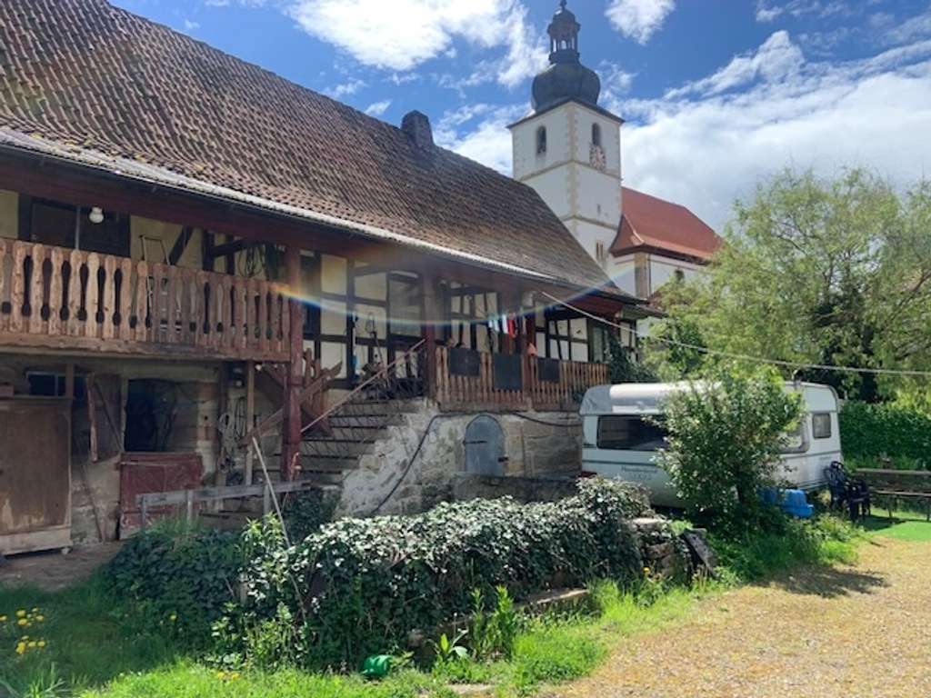 Immobilie in Heldburg - Hellingen - zauberhaftes Bauernhaus
renovierungsbedürftig mit großem Grundstück - Bild 2