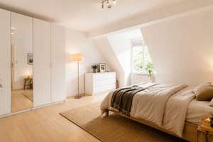 Sonnige Dachgeschosswohnung mit großem Südbalkon – 3 Zimmer in Berlin-Johannisthal – Die vollständige Adresse der Immobilie erhältst du vom Anbieter., 12487 Johannisthal, Berlin – Vorschaubild 4