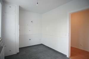 Tolle Etagenwohnung mit Sonnenbalkon, EINBAUKÜCHE – Aktienstraße 71, 45359 Schönebeck, Essen – Vorschaubild 4