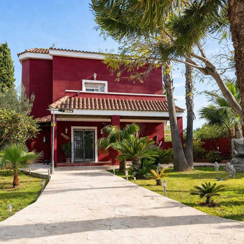 FREISTEHENDES CHALET IN BÉTERA MIT 861 m2 GRUNDSTÜCK, POOL, PAELLERO UND 5 SCHLAFZIMMER
