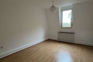 schöne, helle Altbauwohnung im DG inkl. Einbauküche und Balkon – Falkensteinstr. 184, 46047 Borbeck, Oberhausen – Vorschaubild 5
