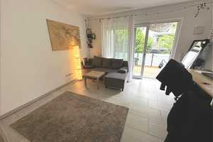 Möblierte 1-Zimmer-Wohnung mit großem Balkon **direkt am Ringpark** – Friedrich-Ebert-Ring 21b, 97072 Würzburg – Vorschaubild 1