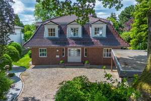 Villa mit besonderem Wohnambiente – Die vollständige Adresse der Immobilie erhältst du vom Anbieter., 22393 Sasel, Hamburg – Vorschaubild 2