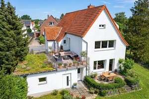 Ein Zuhause mit Perspektive – Großzügiges Zweifamilienhaus in ruhiger Zentrumslage | Halle (Westf.) – Die vollständige Adresse der Immobilie erhältst du vom Anbieter., 33790 Halle (Westfalen) – Vorschaubild 2