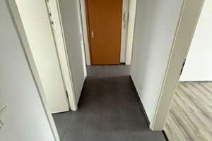 4-Raum Wohnung im 3. OG mit Balkon und Wannenbad OPTIONAL Bodenbelag neu – Züricher Straße 11, 6128 Südstadt, Halle (Saale) – Vorschaubild 2